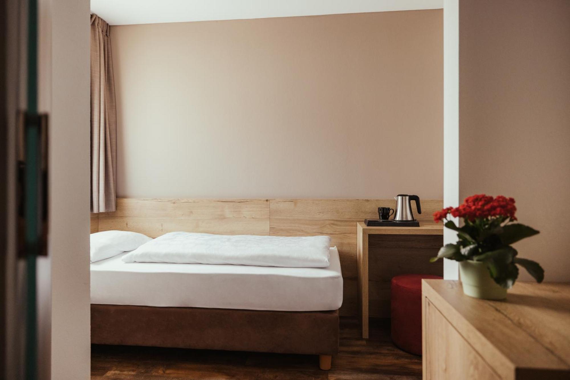 Hotel Leonard Nova Ponente Luaran gambar