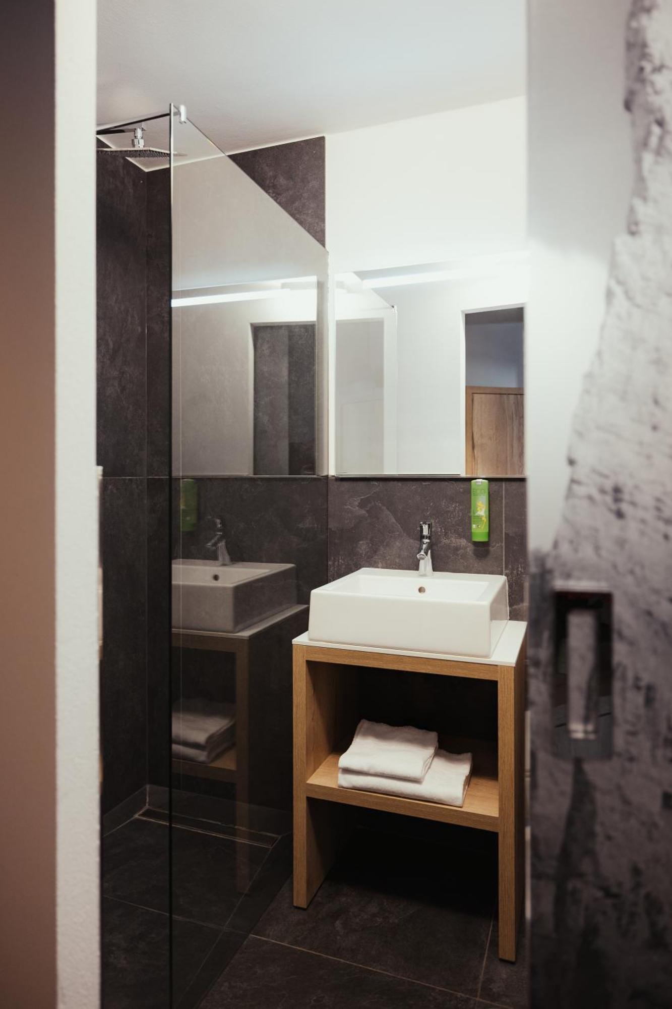 Hotel Leonard Nova Ponente Luaran gambar