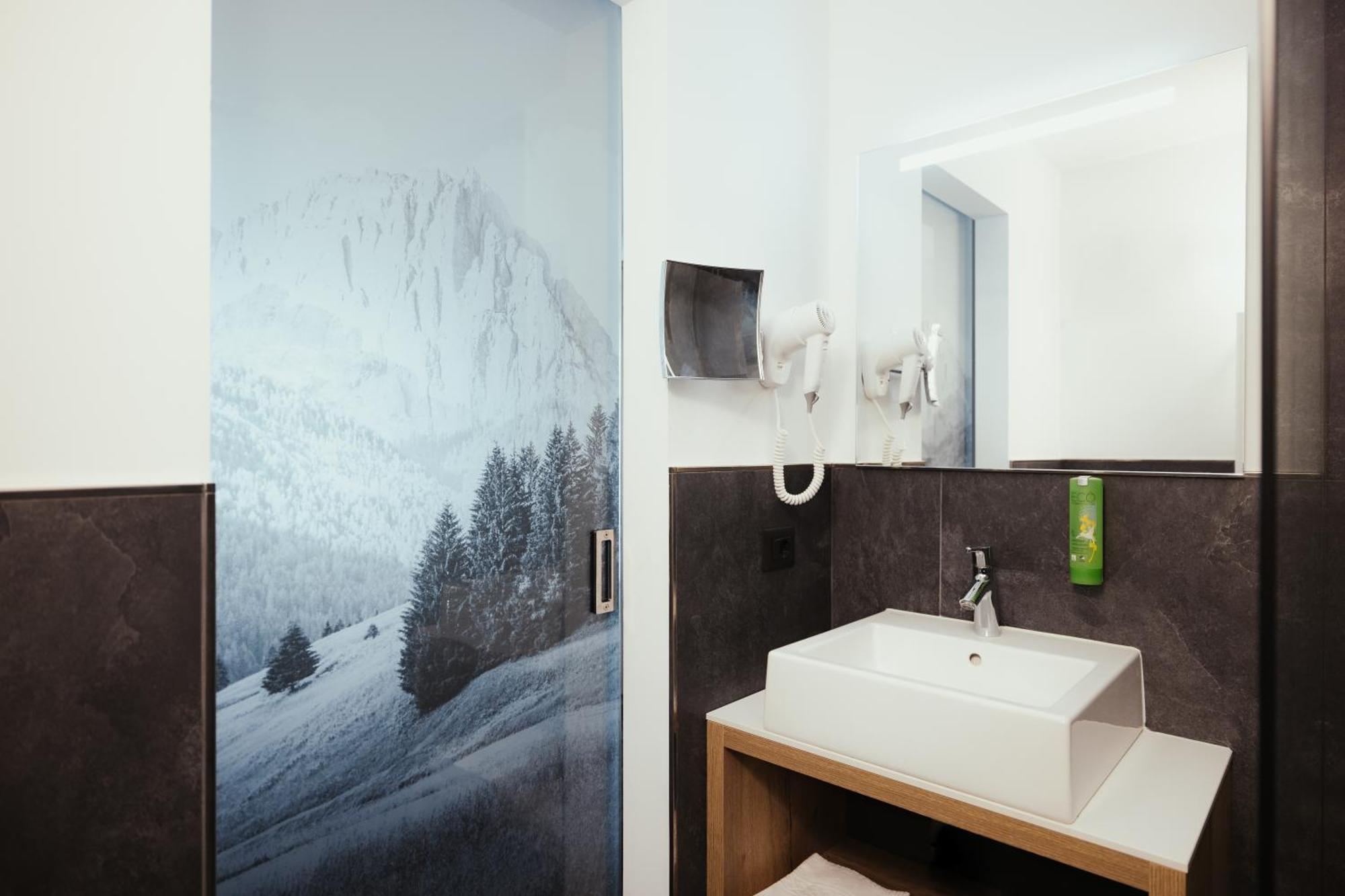 Hotel Leonard Nova Ponente Luaran gambar