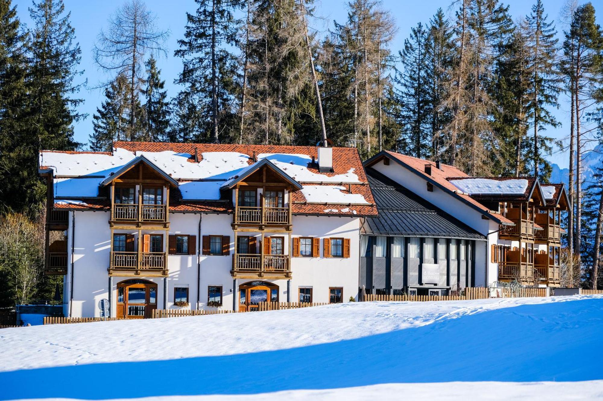 Hotel Leonard Nova Ponente Luaran gambar
